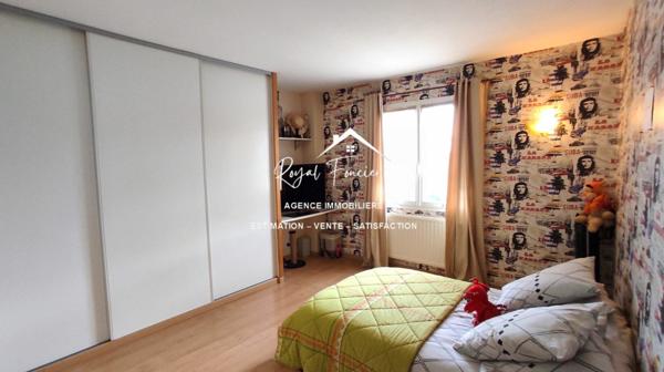 Dans un cadre buccolique, un cadre paisible, venez poser vos valises dans cette villa contemporaine