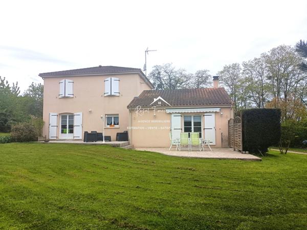 Dans un cadre buccolique, un cadre paisible, venez poser vos valises dans cette villa contemporaine