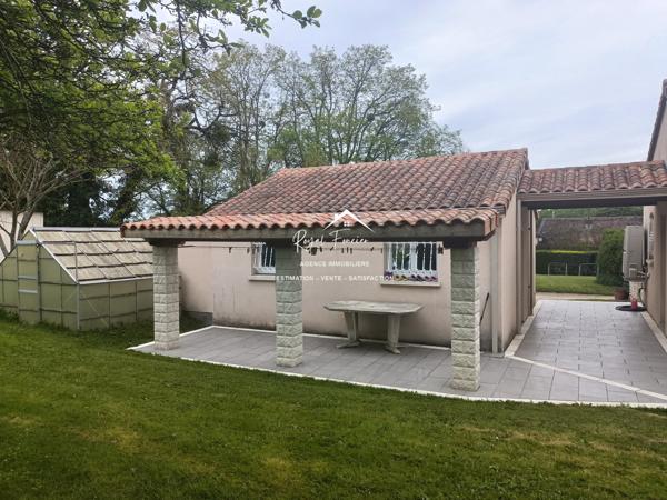 Dans un cadre buccolique, un cadre paisible, venez poser vos valises dans cette villa contemporaine