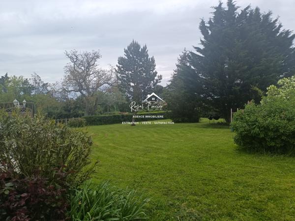 Dans un cadre buccolique, un cadre paisible, venez poser vos valises dans cette villa contemporaine