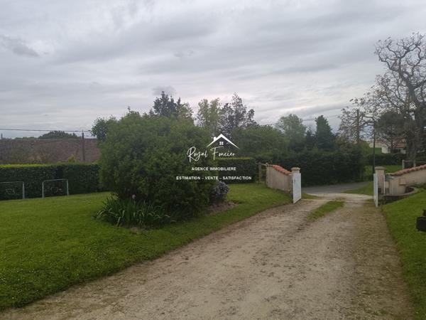 Dans un cadre buccolique, un cadre paisible, venez poser vos valises dans cette villa contemporaine