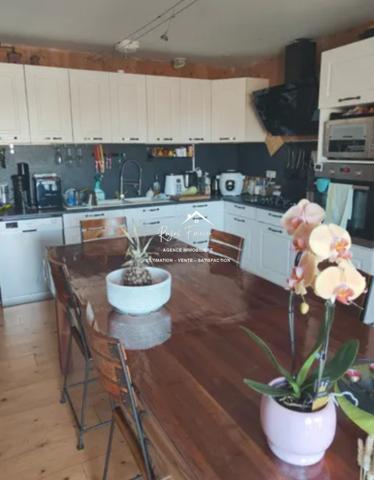 Bien stiué, maison ancienne très agréable