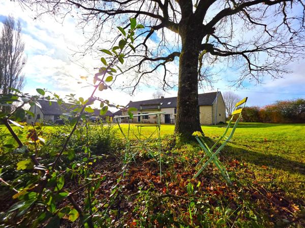 Magnifique longère de charme, ses gites et ses 4Ha de terrain !!