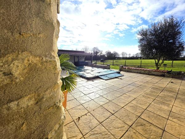 Magnifique longère de charme, ses gites et ses 4Ha de terrain !!