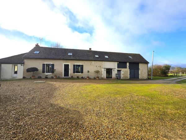 Magnifique longère de charme, ses gites et ses 4Ha de terrain !!