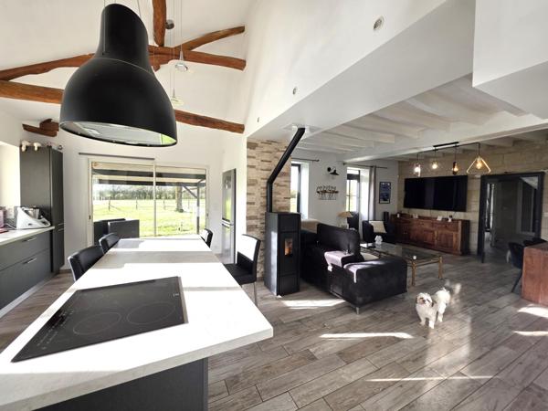 Magnifique longère de charme, ses gites et ses 4Ha de terrain !!