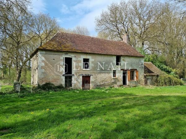Manoir du XVIIIè avec dépendances sur un domaine de 5 hectares en bord de rivière en Indre et Loire
