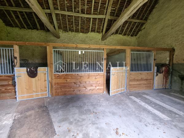 Manoir du XVIIIè avec dépendances sur un domaine de 5 hectares en bord de rivière en Indre et Loire