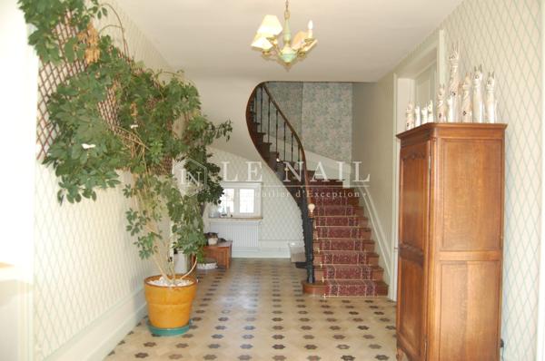 Manoir du XVIIIè avec dépendances sur un domaine de 5 hectares en bord de rivière en Indre et Loire