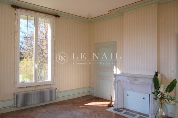 Manoir du XVIIIè avec dépendances sur un domaine de 5 hectares en bord de rivière en Indre et Loire