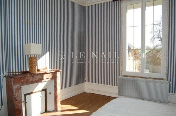 Manoir du XVIIIè avec dépendances sur un domaine de 5 hectares en bord de rivière en Indre et Loire