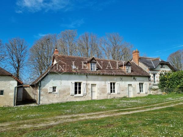 Manoir du XVIIIè avec dépendances sur un domaine de 5 hectares en bord de rivière en Indre et Loire