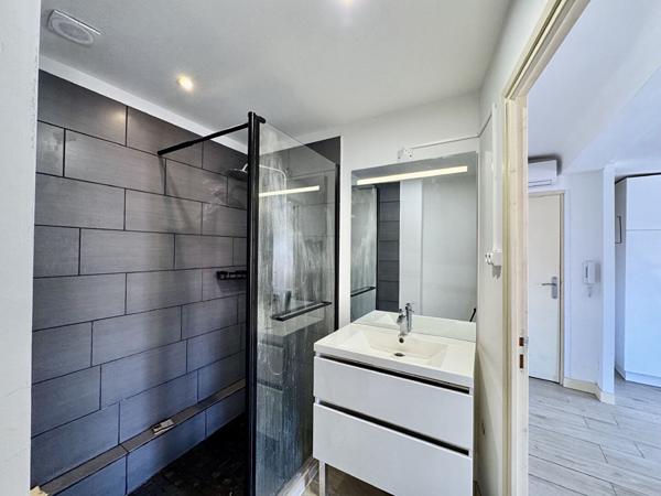 Avignon Intra Muros rue Saint Agricol T1 de 27.05 m2