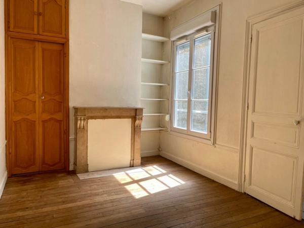 Dpt Marne (51), à vendre REIMS appartement T2 de 66,5 m², un balcon exposé sud-ouest, un grenier;