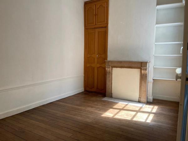 Dpt Marne (51), à vendre REIMS appartement T2 de 66,5 m², un balcon exposé sud-ouest, un grenier;