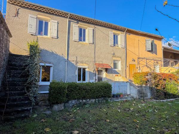 Maison familiale avec dépendances à Saint-Julien-en-Saint-Alban