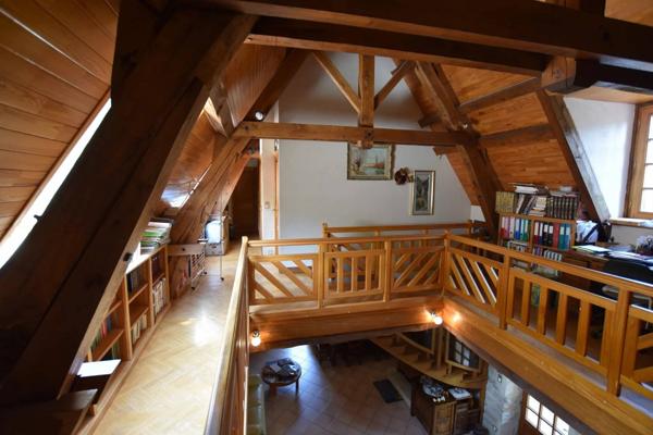 Ensemble immobilier, 200 m² habitables, Maison, Gîte, Piscine et dépendances.