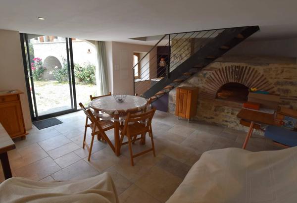 Ensemble immobilier, 200 m² habitables, Maison, Gîte, Piscine et dépendances.