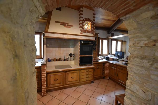 Ensemble immobilier, 200 m² habitables, Maison, Gîte, Piscine et dépendances.