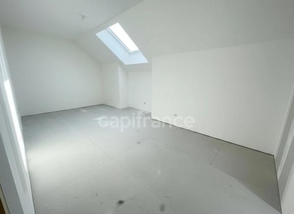 MAISON NEUVE 4 CHAMBRES.