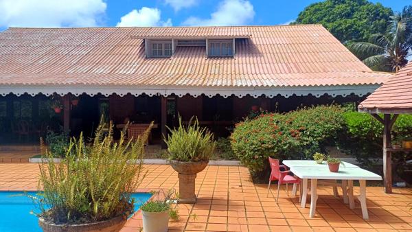 Maison à REMIRE-MONTJOLY, 97354 - 6 pièces 350m²