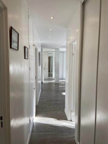 NEUILLY SUR SEINE RUE LONGCHAMP PROCHE BOIS DE BOULOGNE APPARTEMENT T4 MEUBLE/TERRASSE BALCON+CAVE