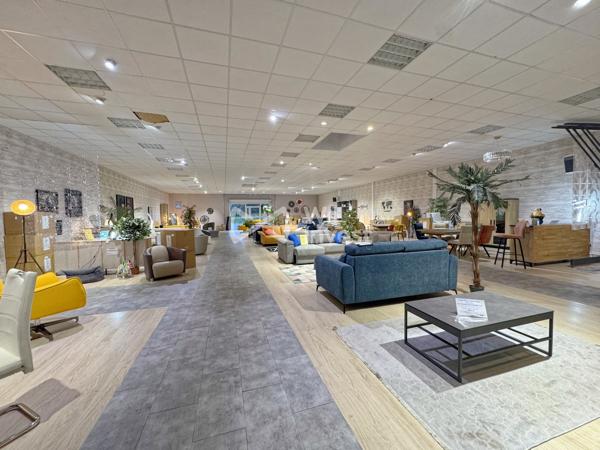 LOCAL D’ACTIVITÉ DE 1930 M² – SHOWROOMS, STOCKAGE, BUREAUX & FORT POTENTIEL D’EXPLOITATION