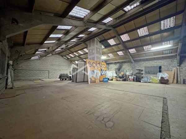 LOCAL D’ACTIVITÉ DE 1930 M² – SHOWROOMS, STOCKAGE, BUREAUX & FORT POTENTIEL D’EXPLOITATION