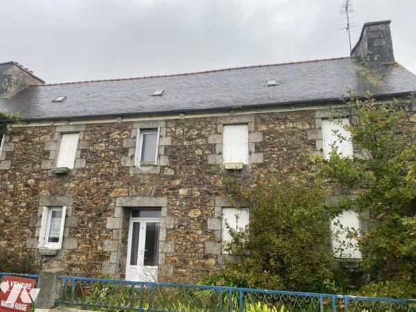 Maison avec grand hangar sur terrain de plus de 4000 m².
