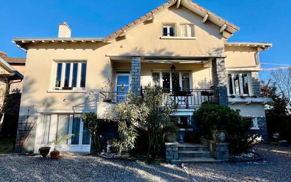 Maison à vendre    8 pièces •  Couzeix