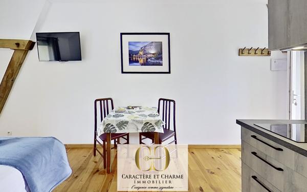 Sarlat-la-Canéda (24200) Sarlat. 7 Chambres d'hôtes / studios, aménagés, + grand logement privé. Idéal activité. Piscine chauffée - Ja