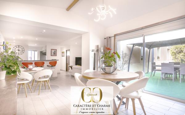 Sarlat-la-Canéda (24200) Sarlat. 7 Chambres d'hôtes / studios, aménagés, + grand logement privé. Idéal activité. Piscine chauffée - Ja