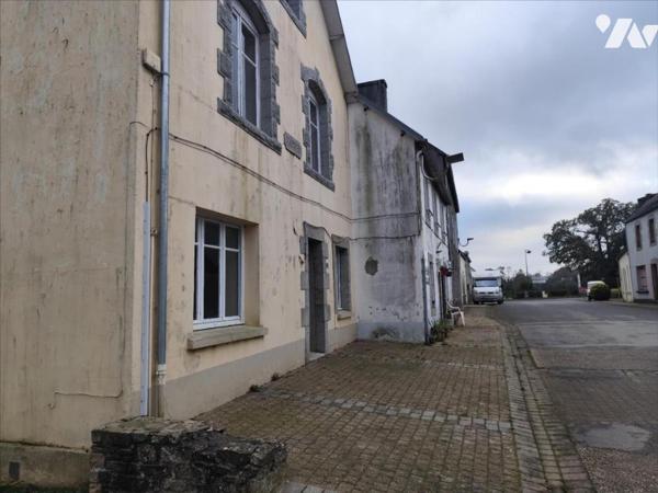 A VENDRE BOURG DE COLLOREC MAISON A FINIR DE RENOVER