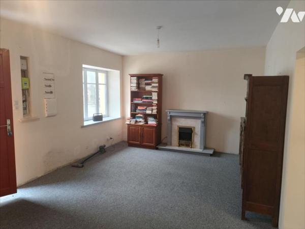 A VENDRE BOURG DE COLLOREC MAISON A FINIR DE RENOVER