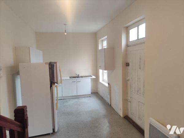 A VENDRE BOURG DE COLLOREC MAISON A FINIR DE RENOVER