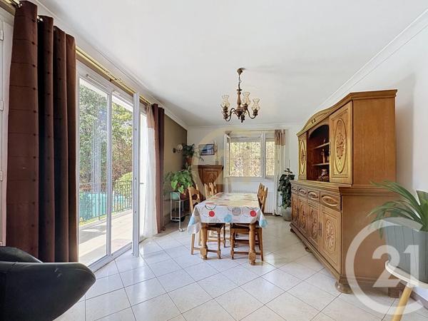 Maison à vendre  6 pièces - 122,80 m 2   VILLECRESNES  - 94