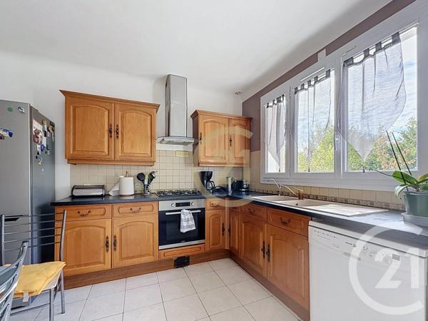 Maison à vendre  6 pièces - 122,80 m 2   VILLECRESNES  - 94