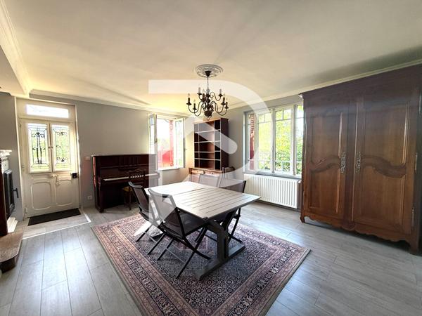 Maison 10 pièces 255 m2