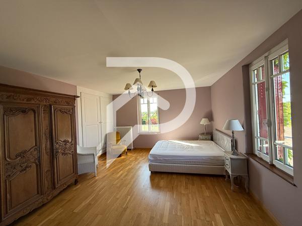 Maison 10 pièces 255 m2