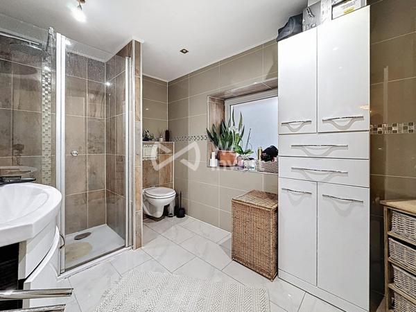 AUDUN-LE-TICHE – Maison rénovée 120 m² – 3 chambres – Garage 67 m² – 2 terrasses