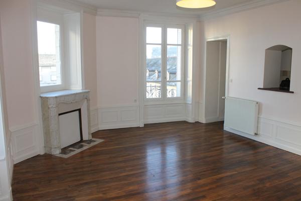 Type 3 avec garage dans bel immeuble restauré Aurillac (15000)