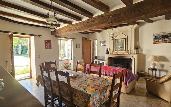 Maison à vendre    5 pièces •  Courcoué