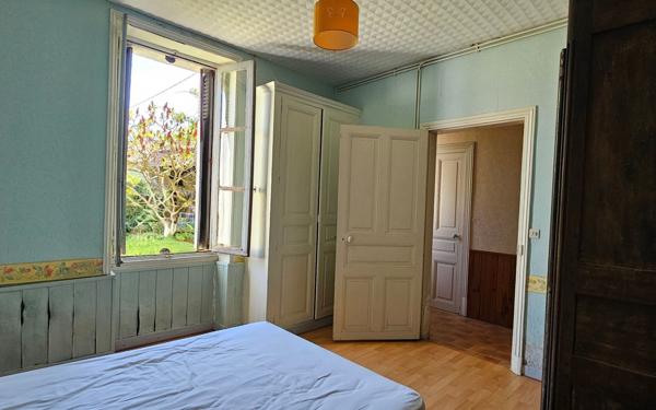 Maison à vendre    5 pièces •  Courcoué