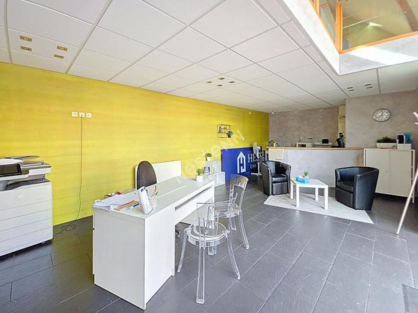 Local commercial centre bourg de Mesanger, 59.7m², belle visibilité