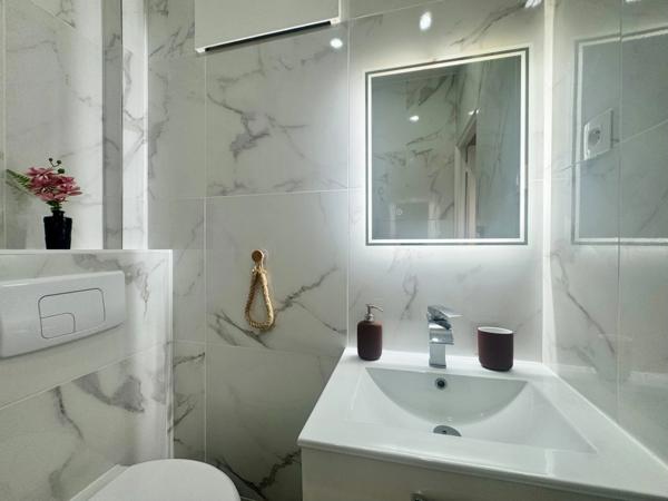 Maison 4 pièces entièrement rénovée proche marché du Montfort