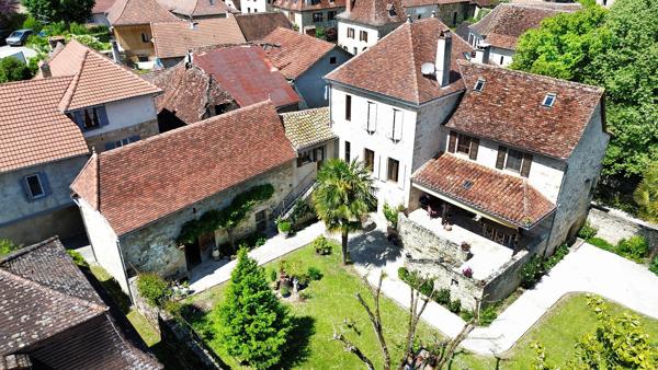 Ilôt rénové dans village médiéval Figeac