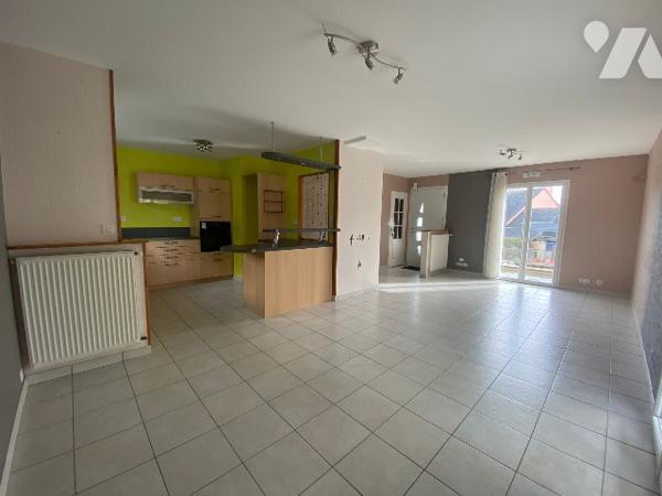 Pavillon de 110 m² : séjour, cuisine ouverte A/E, 5 chambres, 2 salles d'eau, 2 WC. Garage, terrasse