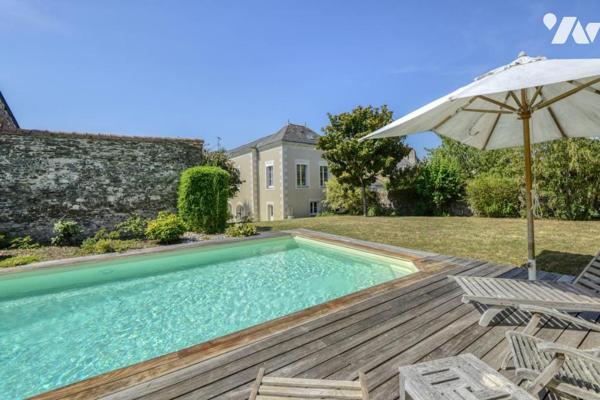 À vendre Ancenis quartier très recherché- maison de caractère- 6 chambres - piscine-862m² de jardin 