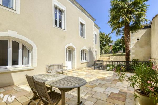 À vendre Ancenis quartier très recherché- maison de caractère- 6 chambres - piscine-862m² de jardin 