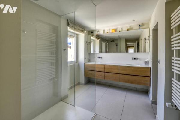À vendre Ancenis quartier très recherché- maison de caractère- 6 chambres - piscine-862m² de jardin 
